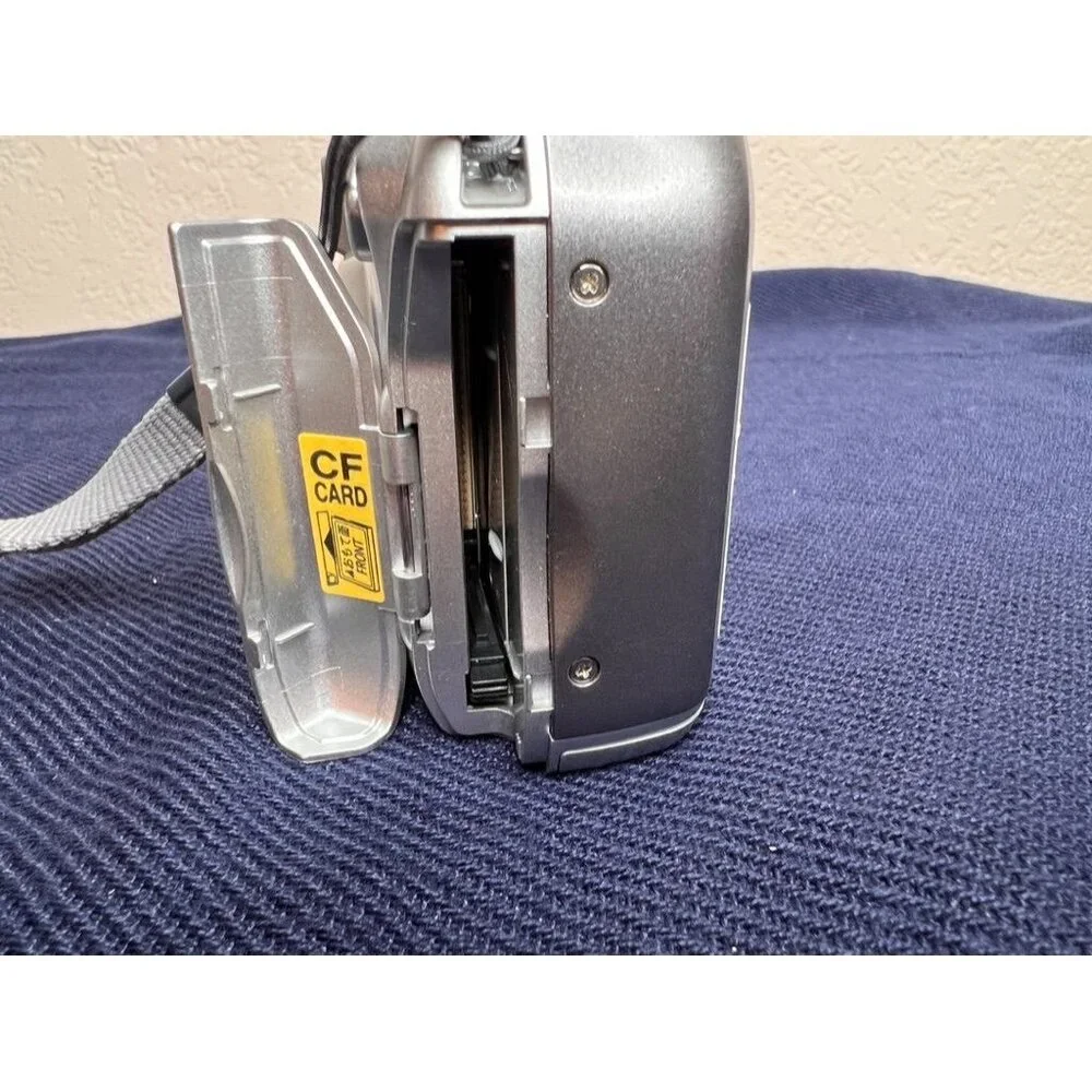 Nikon Coolpix 3100 3.2MP Digital Camera 3x Optical Zoom Memory Card **READ